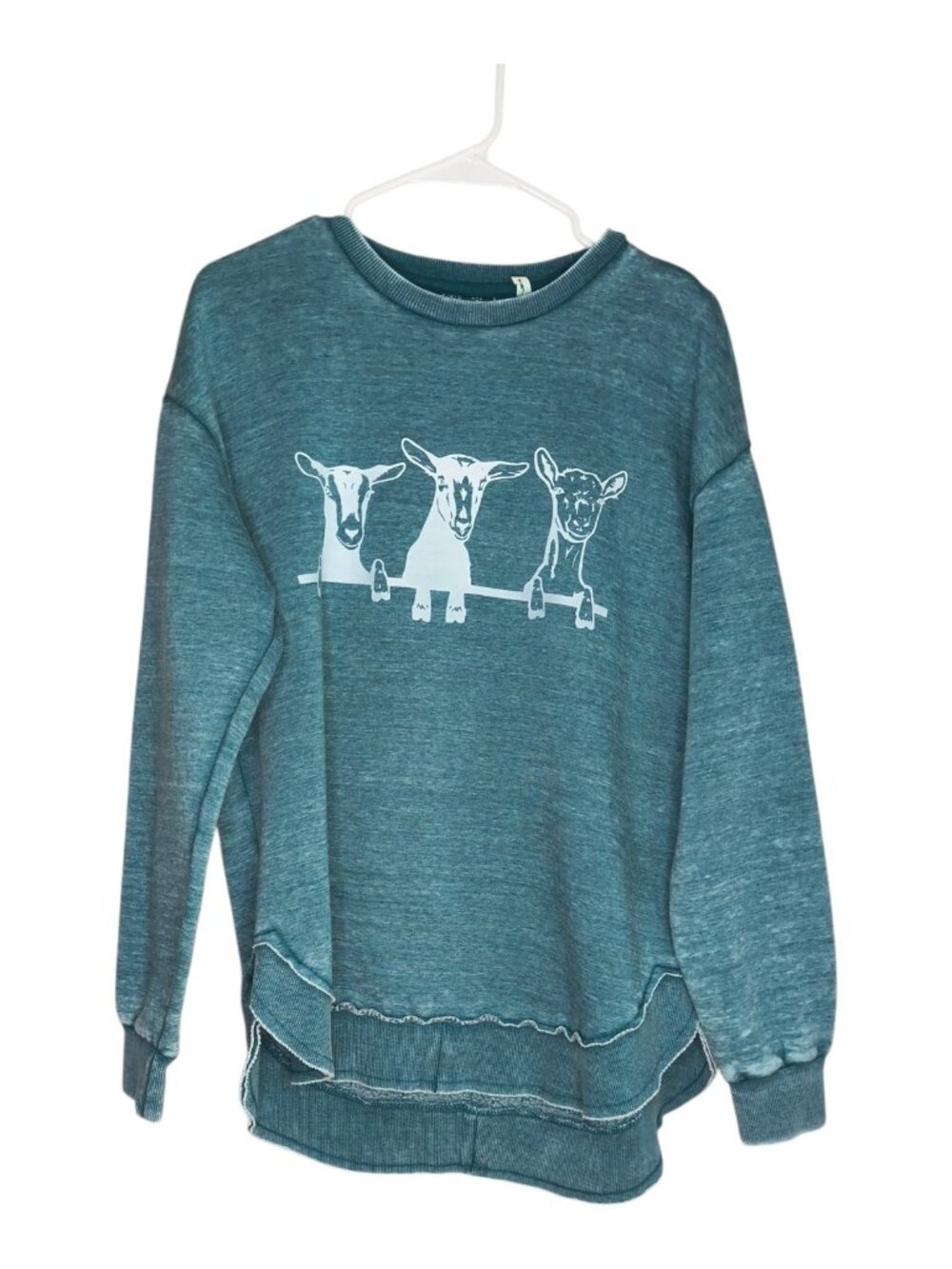 Royce Women's Green Size Medium Pullover Sweater With 3 Goats Peeking Over Fence